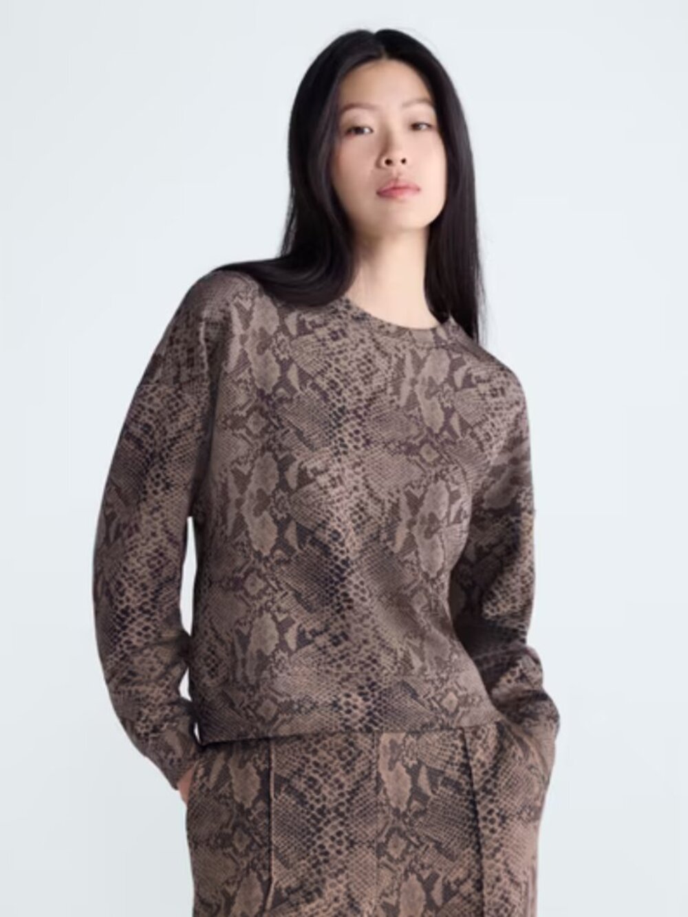 Scoop Women's and Women's Plus Scubaknit Cropped Sweatshirt with Drop Sleeves